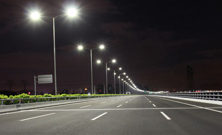 استانداردهای ساخت و ساز پایه‌های روشنایی خیابانی